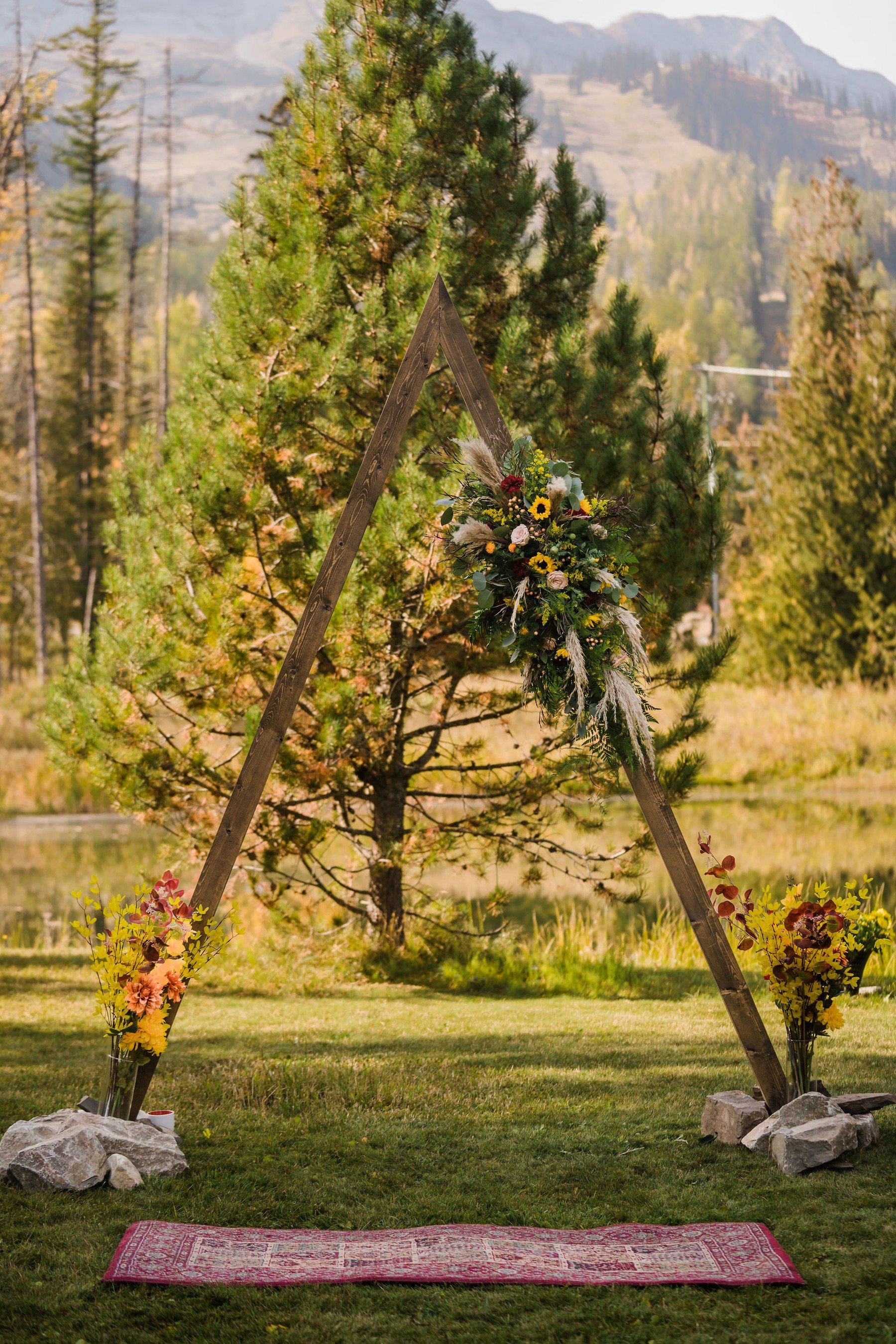 Empty triangle ceremony arch